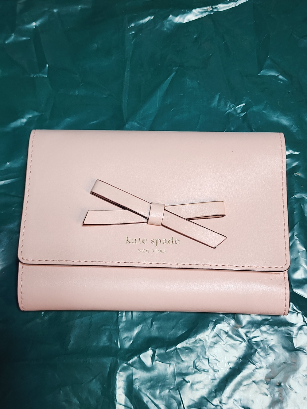 kate spade Light Pink Bow Continental Wallet NWT But Is Cracking - Picture 1 of 8